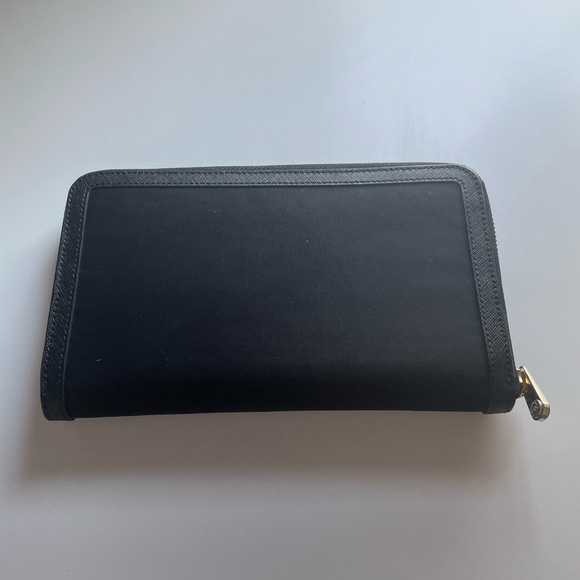 Henri Bendel Black Continental Wallet w/ Purple Interior - Picture 3 of 8